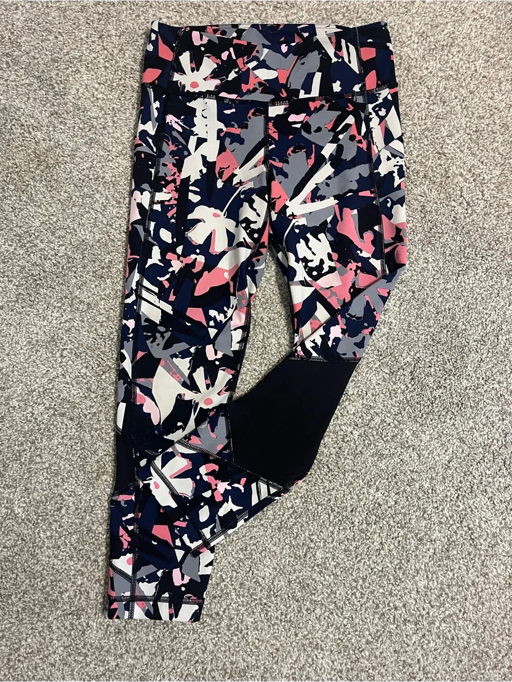 lululemon athletica Pink, Navy & Gray Abstract Print Capri Leggings Sz 4